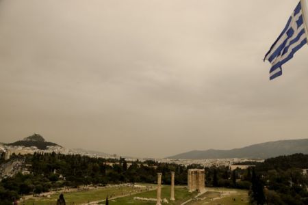 Καιρός: Τοπικές βροχές και αφρικανική σκόνη – Σε κανονικά για την εποχή επίπεδα η θερμοκρασία