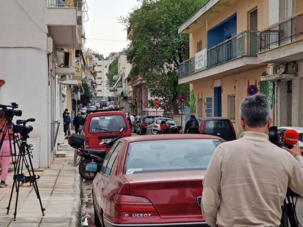 Πάτρα: Υπό πολιορκία το σπίτι της μητέρας – Οργή κατοίκων