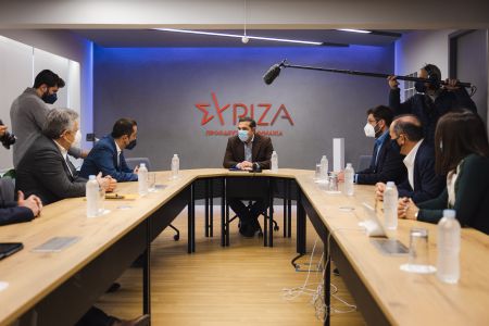 Αλέξης Τσίπρας σε δημάρχους Αττικής: Να μην περάσουν άλλα κόστη σε καταναλωτές και πολίτες, να ενισχυθούν οι δήμοι