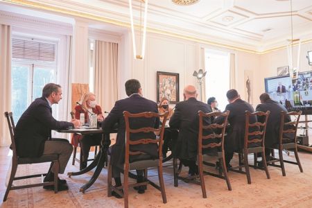 Το κλίμα αβεβαιότηταςταράζει την κυβέρνηση