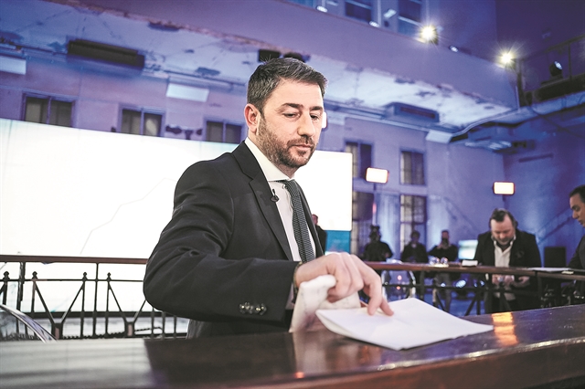 Αμυνα ζώνης στις ντρίμπλες Μητσοτάκη