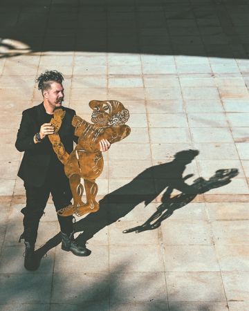 «Το θέατρο σκιών είναι ένα θέατρο επίκαιρο»