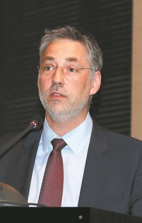 «Το φυσικό αέριο είναι ένα μέσο προς έναν σκοπό, όχι αυτοσκοπός»