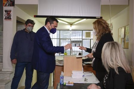 ΣΥΡΙΖΑ: Ψήφισε ο Αλέξης Τσίπρας για συνέδρους
