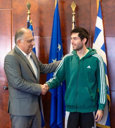 Θεοδωρικάκος σε Μίλτο Τεντόγλου: «Σε ευχαριστούμε που κάνεις υπερήφανους τους Έλληνες»