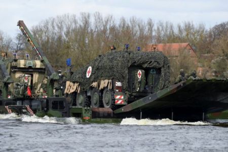 Πόλεμος στην Ουκρανία: Ανασυντάσσονται οι ρωσικές δυνάμεις στο Κίεβο λέει το ΝΑΤΟ