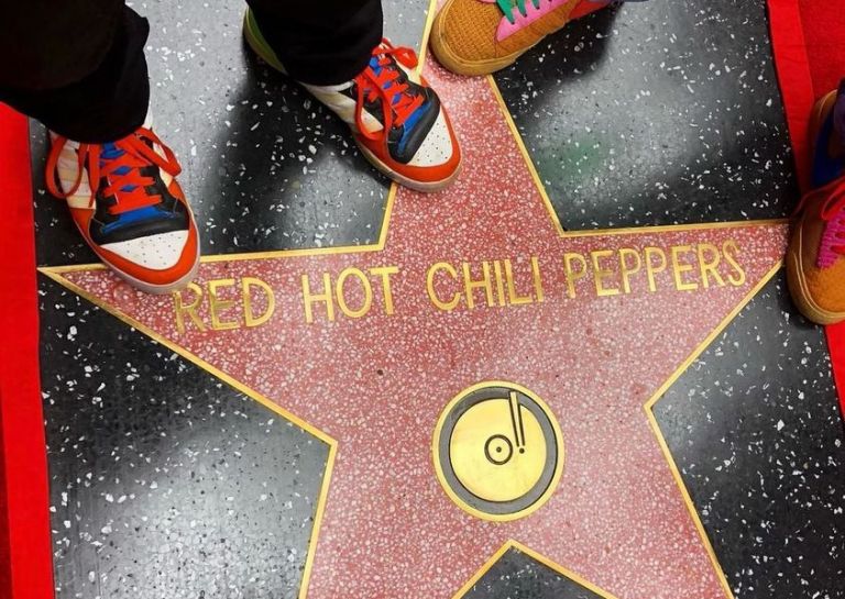 Red Hot Chili Peppers: Απέκτησαν το δικό τους αστέρι στη Λεωφόρο της Δόξας | tovima.gr