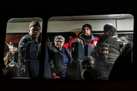 Μαριούπολη: Επτά λεωφορεία θα επιχειρήσουν να απομακρύνουν αμάχους από την πόλη