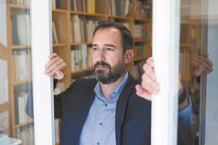 «Αυτή τη στιγμήστην Ελλάδαδεν ασκείταιπολιτικήβιβλίου»