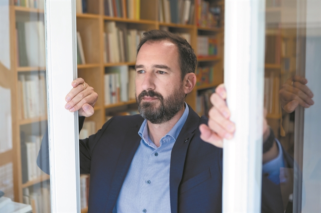 «Αυτή τη στιγμήστην Ελλάδαδεν ασκείταιπολιτικήβιβλίου»