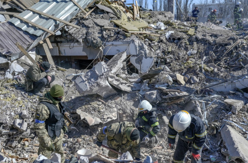 Ουκρανία: Νέα τραγωδία στο Μικολάιβ – Δέκα άμαχοι σκοτώθηκαν και 46 τραυματίστηκαν από ρωσικούς βομβαρδισμούς
