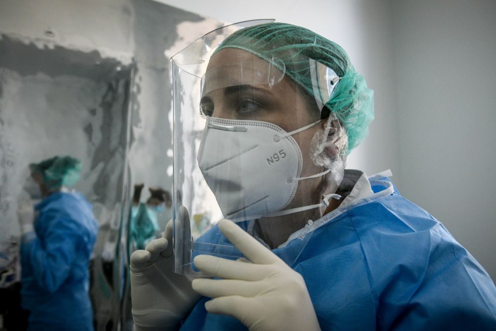 EODY: 73 COVID-19 deaths, over 15,000 new infections, 1,467 reinfections, 394 intubated