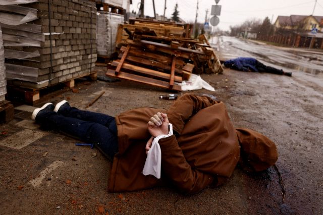 Ρωσικά ΜΜΕ: «Κακοί ηθοποιοί» που παριστάνουν τους… πεθαμένους τα πτώματα στην Μπούκα | tovima.gr