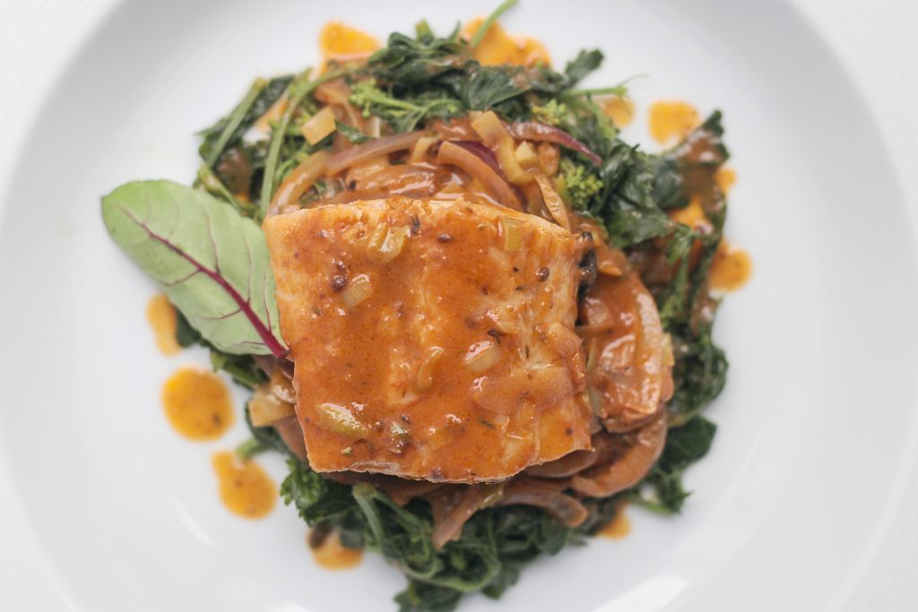 Πλακί μπακαλιάρος με χόρτα