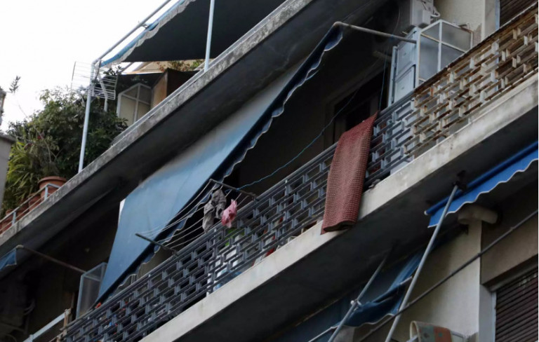 Άγιος Παντελεήμονας: Σπίτι-κολαστήριο για τα τρία μικρά παιδιά – Σοκάρουν οι αποκαλύψεις