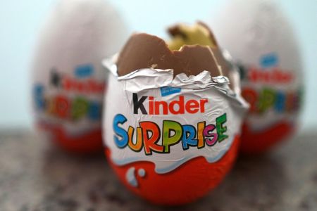 Βέλγιο: Ανάκληση της άδειας λειτουργίας του εργοστασίου σοκολάτας Kinder