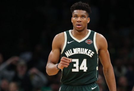 NBA: Άνετη νίκη των Μπακς επί των Πίστονς με τον Γιάννη σε τρομερή βραδιά