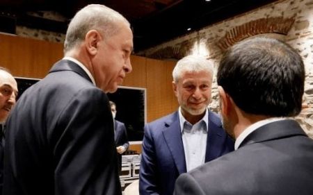 Το διπλό παιχνίδι της Τουρκίας: Το «φλερτ» με τους Ρώσους ολιγάρχες και τα drones στην Ουκρανία