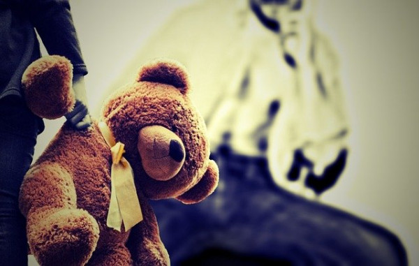 Παιδική κακοποίηση: Ποια σημάδια την προδίδουν – Ποιο είναι το προφίλ των θυτών