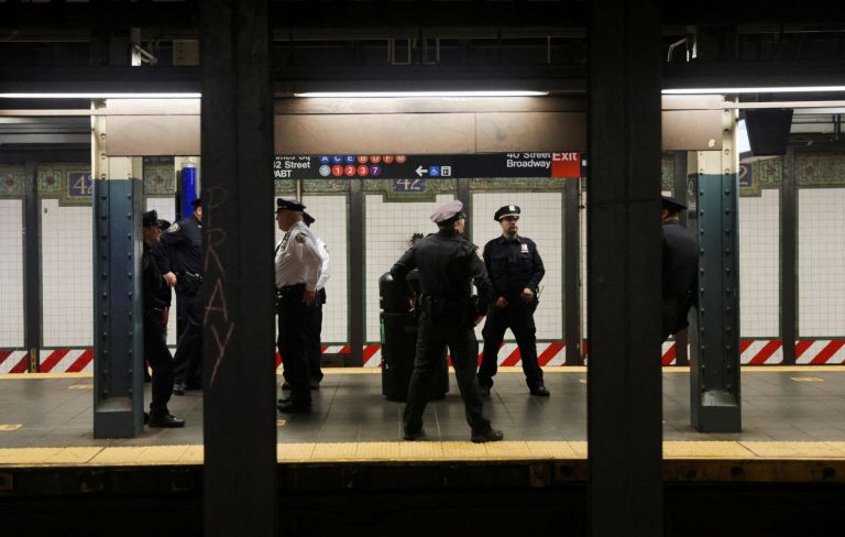 Νέα Υόρκη: Ελεύθερος και επικίνδυνος ο ένοπλος – Στους 16 οι τραυματίες | tovima.gr