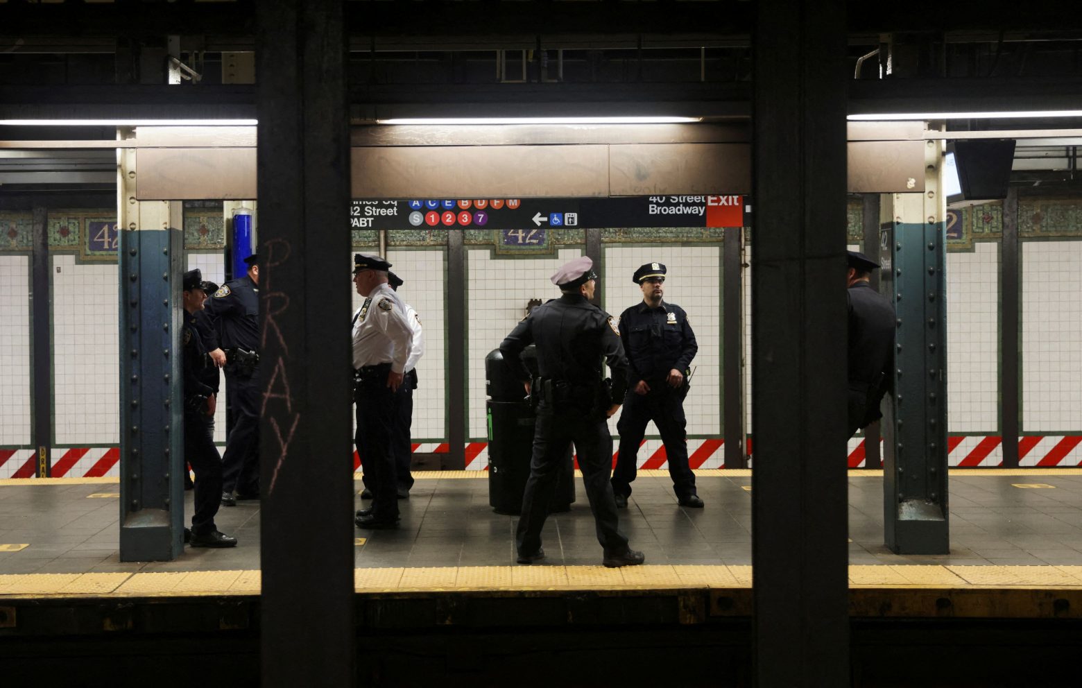 Νέα Υόρκη: Ελεύθερος και επικίνδυνος ο ένοπλος – Στους 16 οι τραυματίες