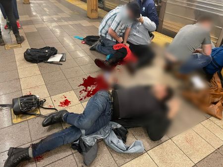 Νέα Υόρκη: Πυροβολισμοί και πολλοί τραυματίες σε σταθμό του μετρό