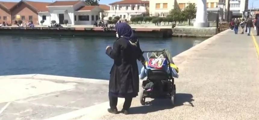 Θεσσαλονίκη: Ο δυνατός αέρας έριξε 4χρονη στη θάλασσα