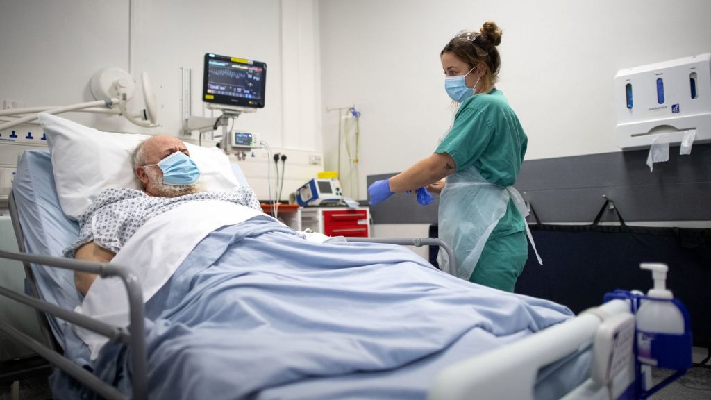 EODY: 57 COVID-19 deaths, infections under 10,000, major daily decline in hospital admissions