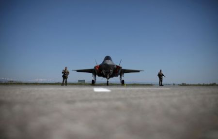 Πόλεμος στην Ουκρανία: Απελευθερώθηκαν δύο πιλότοι αιχμάλωτοι από τη Ρωσία