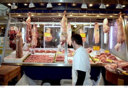 ΙΕΛΚΑ: 9% πάνω το κόστος στο πασχαλινό τραπέζι φέτος – 1 στα 4 νοικοκυριά θα σουβλίσει