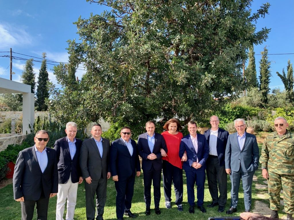 Απόβαση Αμερικανών στην Ντόρα