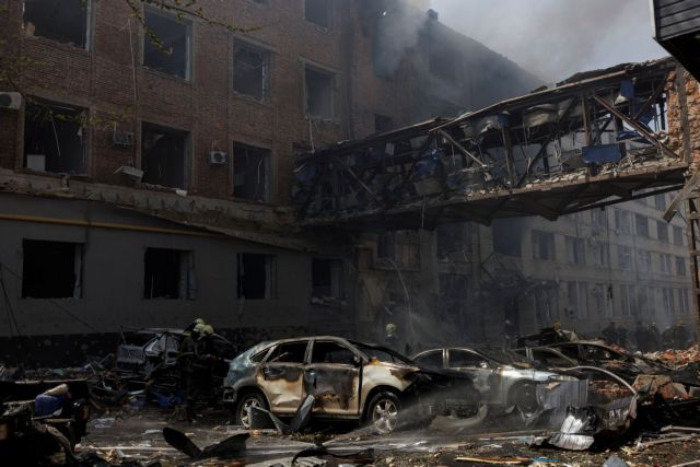 Πόλεμος στην Ουκρανία: Η Ρωσία χτυπάει Κίεβο και Λβιβ – Συνεχίζει την επίθεση στα ερείπια της Μαριούπολης