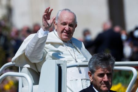 Πάπας Φραγκίσκος: «Να μη συνηθίσουμε στον πόλεμο»