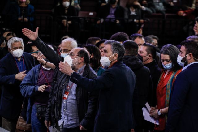 Σφαγή στο συνέδριο του ΣΥΡΙΖΑ: Η «Ομπρέλα» απείλησε με αποχώρηση από τις ψηφοφορίες για το καταστατικό – Παρέμβαση Τσίπρα | tovima.gr