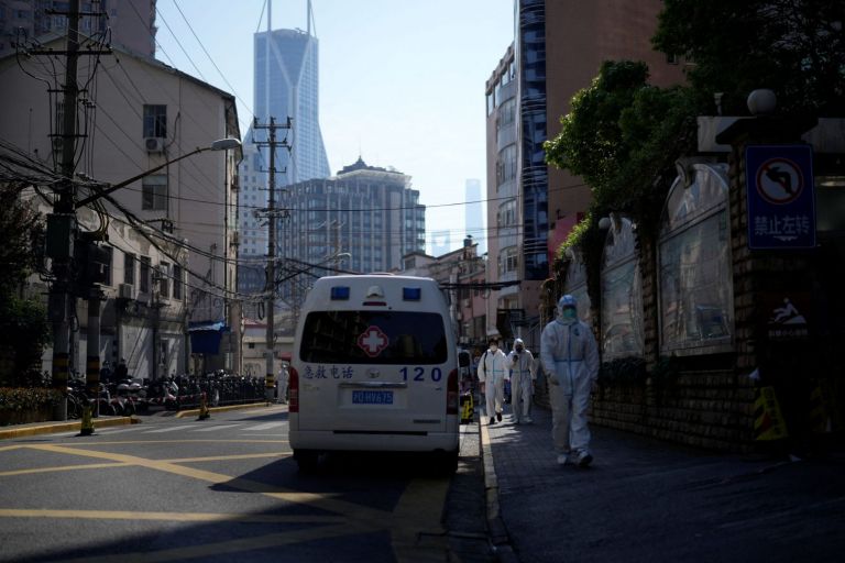 ΕΟΔΥ: Πού οφείλεται το σκληρό lockdown στη Σανγκάη | tovima.gr