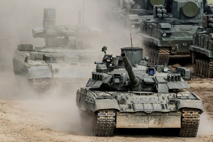 Ουκρανία: Ξεκίνησε η μεγάλη ρωσική επίθεση στα ανατολικά – Όπλα και τεθωρακισμένα στέλνει η Βρετανία