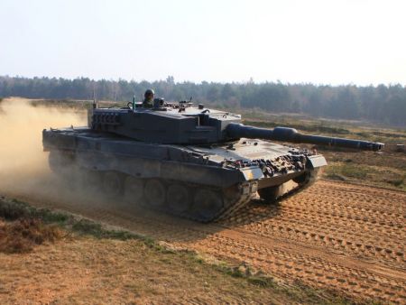 Leopard: Αισιόδοξος για την αποστολή τους ο Στόλτενμπεργκ – Τι δηλώνει ο Γερμανός υπουργός Άμυνας