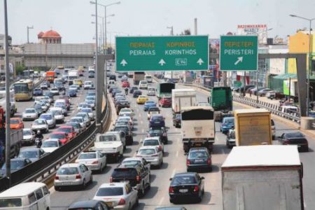 Έκτακτα μέτρα της τροχαίας από την Μεγάλη Πέμπτη – Τι θα ισχύσει για τα φορτηγά