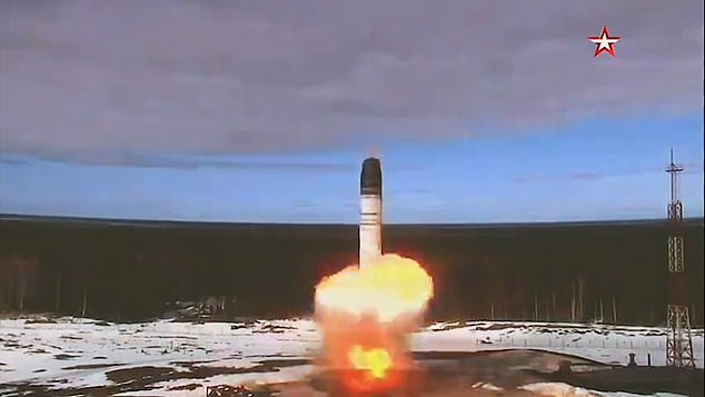 Ρωσία: Δοκιμή νέου διηπειρωτικού πυραύλου – Το μήνυμα Πούτιν