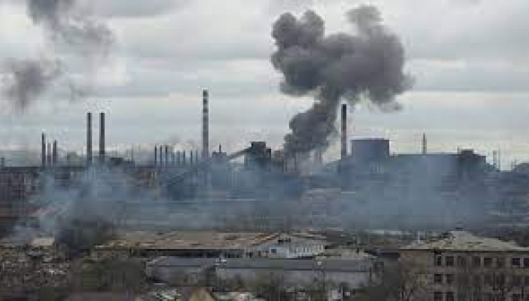 Ουκρανία: Έκκληση από τους πολιορκημένους στρατιωτικούς στο εργοστάσιο Azovstal για βοήθεια