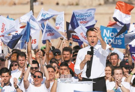 Το ευρωπαϊκό «εμείς» του Μακρόν και το εθνικό «εγώ» της Λεπέν