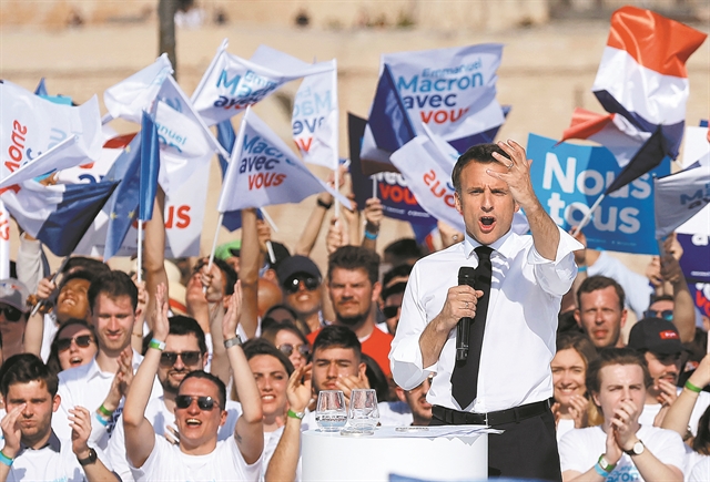 Το ευρωπαϊκό «εμείς» του Μακρόν και το εθνικό «εγώ» της Λεπέν