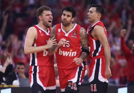 Η θρυλική βραδιά στο «καυτό» ΣΕΦ μέσα από την παρακάμερα του Ολυμπιακού