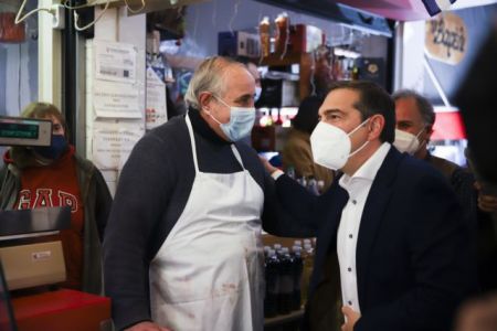 Τσίπρας: Ο μισθός δεν φθάνει ούτε για τους λογαριασμούς του ρεύματος