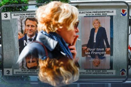 Γαλλία: Νέα δημοσκόπηση βγάζει νικητή τον Μακρόν με 56%