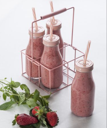 Smoothie με φράουλα και γάλα καρύδας