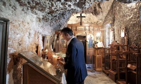 Πού θα κάνουν Πάσχα οι πολιτικοί αρχηγοί