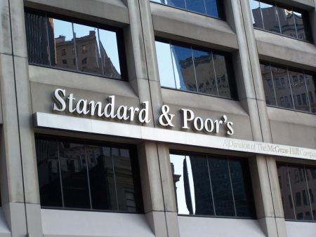 Standard & Poor’s: Upgraded Greece to BB + with stable prospects