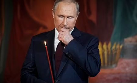 Βλαντίμιρ Πούτιν: Η παρουσία του στην εκκλησία και οι νέες φήμες για την υγεία του