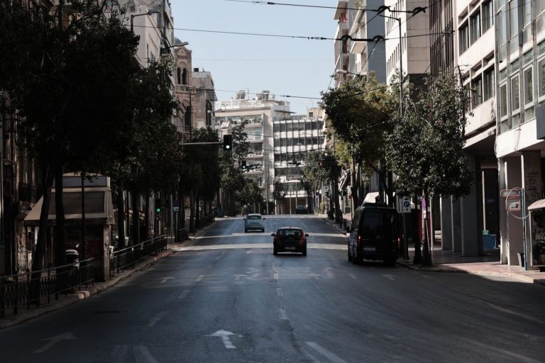 Πάσχα: Αδειοι οι δρόμοι της Αθήνας θύμισαν Δεκαπενταύγουστο | tovima.gr